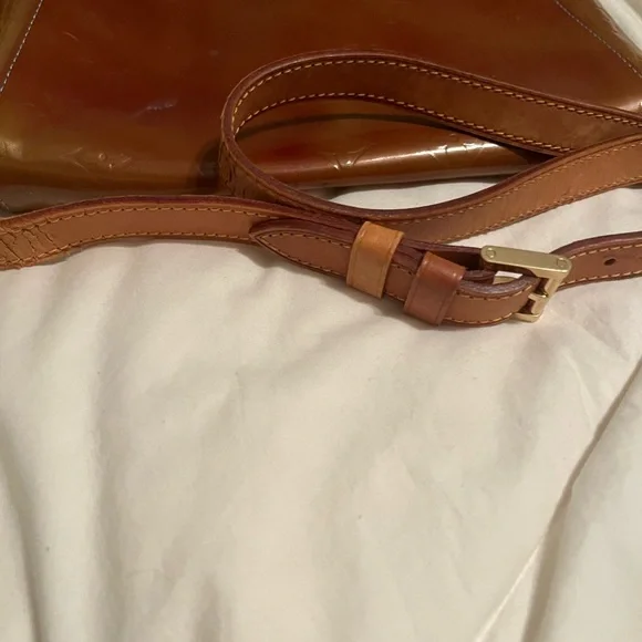 Louis Vuitton Gold Shoulder Bag - Picture 6 of 9